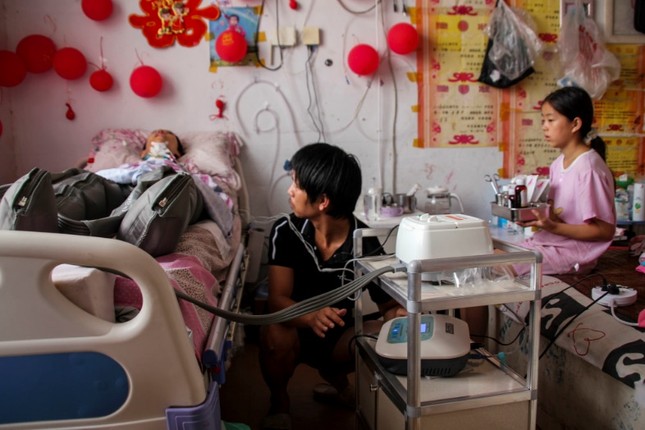 Cảm động bé gái 11 tuổi nhặt phế liệu gom tiền giành tặng bố mẹ lễ thất tịch đáng nhớ ảnh 10