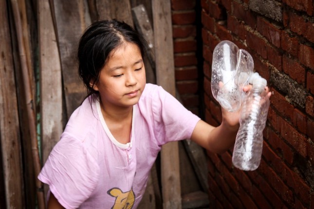 Cảm động bé gái 11 tuổi nhặt phế liệu gom tiền giành tặng bố mẹ lễ thất tịch đáng nhớ ảnh 13