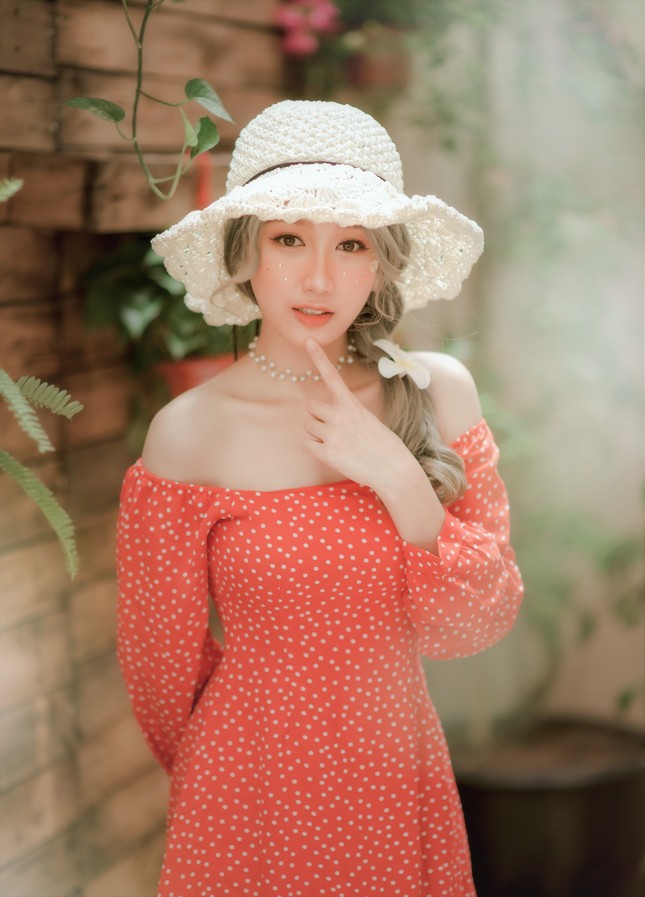 Nữ sinh sư phạm gợi cảm nổi danh trên truyền hình và mạng xã hội ảnh 2