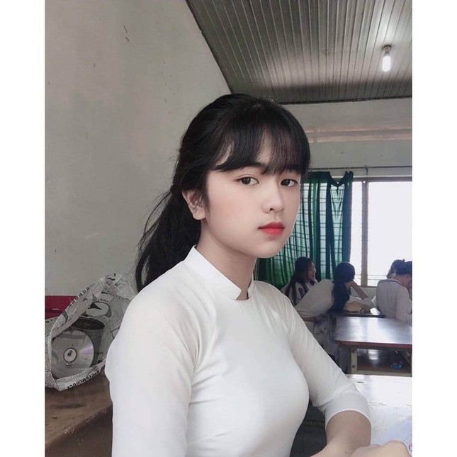 Nữ sinh Tây Nguyên xinh đẹp ước mơ trở thành người bảo vệ công lý ảnh 7