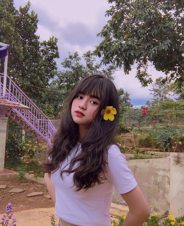 Nữ sinh Tây Nguyên xinh đẹp ước mơ trở thành người bảo vệ công lý ảnh 2