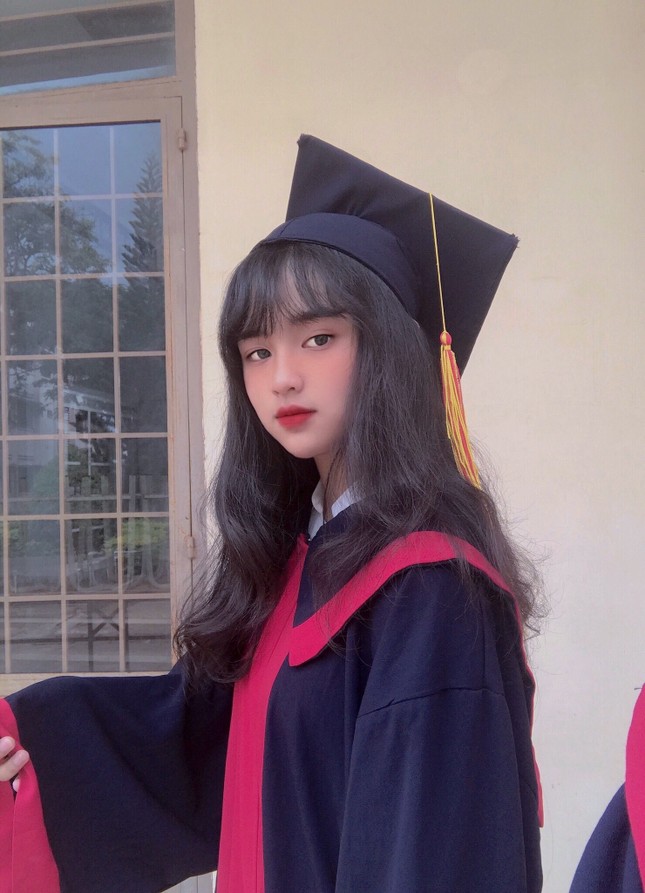 Nữ sinh Tây Nguyên xinh đẹp ước mơ trở thành người bảo vệ công lý ảnh 12