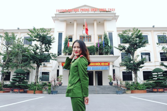 Nữ thủ khoa đầu ra trường ĐH Phòng cháy Chữa cháy được kết nạp Đảng trên giảng đường ảnh 2