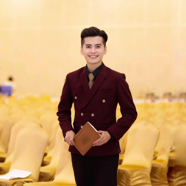 Bí quyết để một người thiếu tự tin trở thành MC chuyên nghiệp ảnh 5