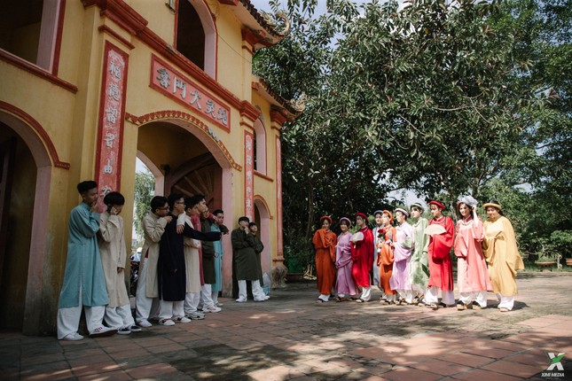 D2K61 Nguyễn Huệ: Ngược dòng thời gian với bộ ảnh kỷ yếu cổ phục Việt Nam ảnh 20