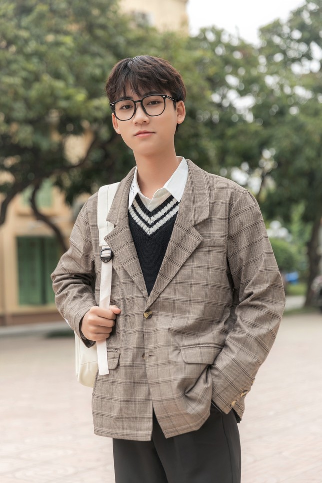 Lưu Hợp: Gương mặt mẫu ảnh mới trưởng thành từ Thời trang MANDO ảnh 5