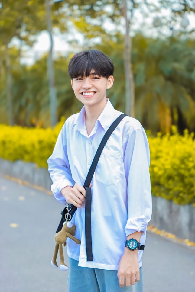 Hot Tiktok Tân Hạc: Nam sinh tài năng với nụ cười tỏa nắng và động lực sống tích cực ảnh 11