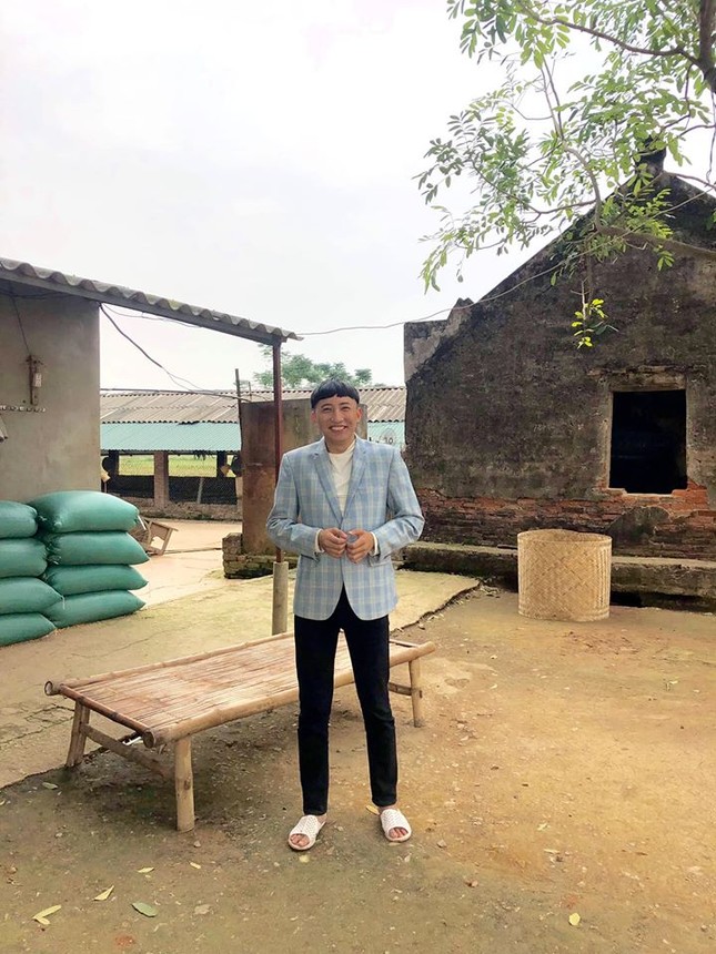 Chàng công nhân trại gà và ước mơ trở thành diễn viên nổi tiếng ảnh 1