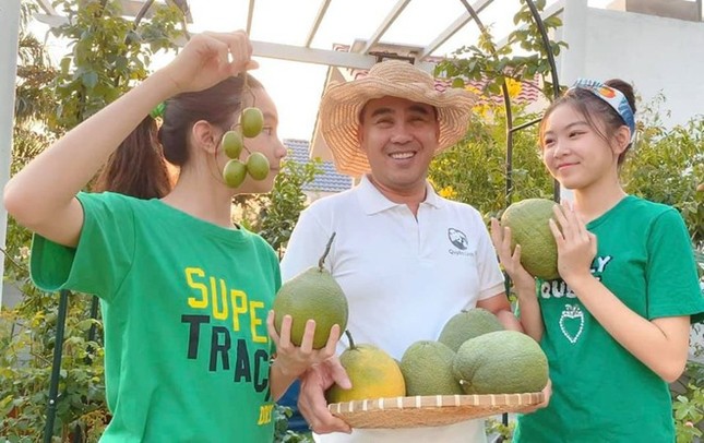 Giãn cách xã hội dài ngày, sao Việt rủ nhau về quê làm "nông dân" như thật ảnh 3