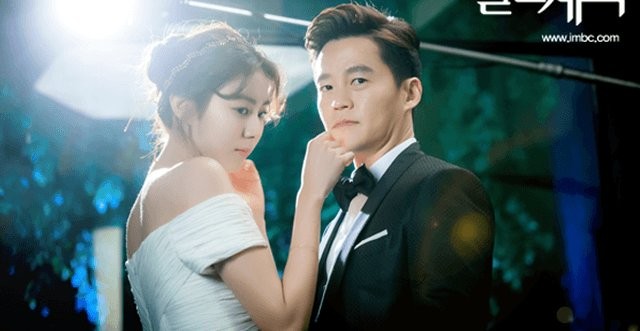 Dù hơn kém nhau cả chục tuổi nhưng các cặp đôi này vẫn khiến khán giả mê đắm ảnh 3