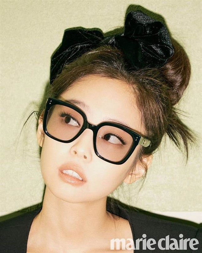 Tóc Tiên, Diệu Nhi tự tin khoe dáng với kính do Jennie (Black Pink) thiết kế ảnh 6