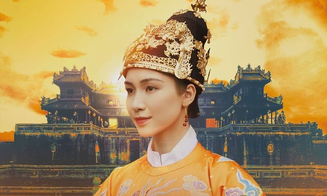Hòa Minzy tung MV “Không thể cùng nhau suốt kiếp”: Hoá thân thành Nam Phương Hoàng Hậu? ảnh 2