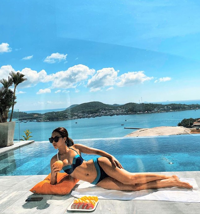 Không thể rời mắt khỏi dàn Hoa hậu khoe ngực đầy, eo thon trong bikini nóng bỏng ảnh 9