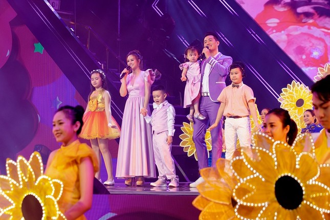 Đã làm mẹ hai con nhưng Vy Oanh vẫn trẻ đẹp xuân sắc như thời con gái ảnh 3