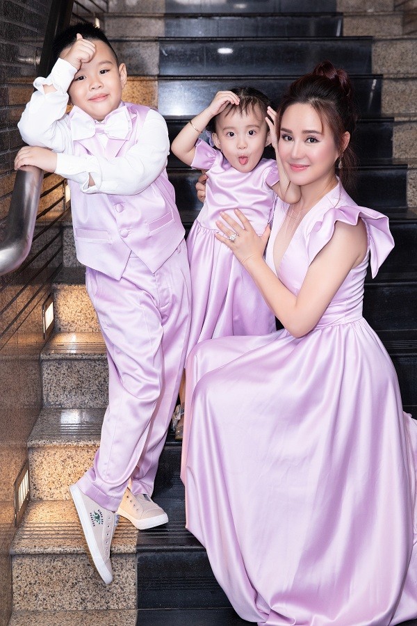 Đã làm mẹ hai con nhưng Vy Oanh vẫn trẻ đẹp xuân sắc như thời con gái ảnh 4