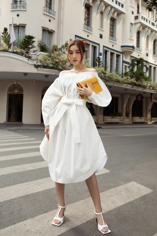 Đỗ Mỹ Linh, Tiểu Vy, Châu Bùi, Tú Hảo đua nhau khoe dáng với “It Bag” ảnh 4