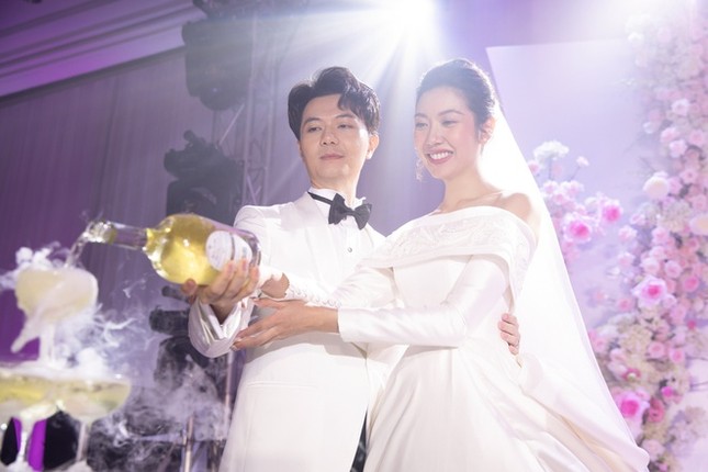Gây sốc như Thúy Vân: Khoe tin vui đang mang bầu, ngay trong đám cưới ảnh 3
