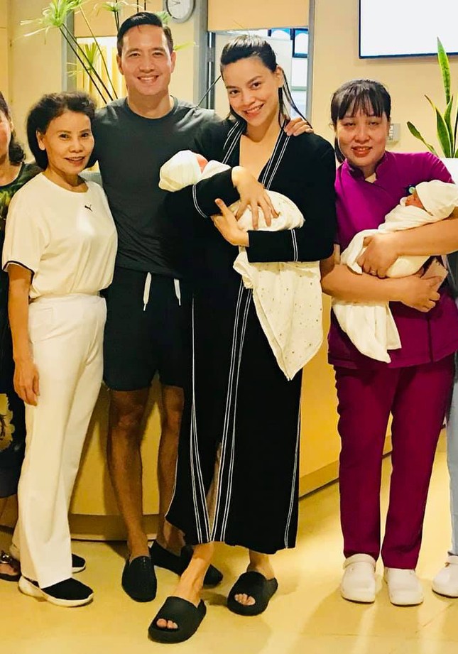 Thật khó tin Hồ Ngọc Hà đã lấy lại vẻ khỏe khoắn rạng rỡ chỉ sau 4 ngày sinh mổ ảnh 10