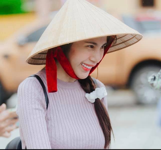 Đến lượt Thủy Tiên bị anti-fan tấn công, buồn rơi nước mắt trước nhiều lời chỉ trích ảnh 2