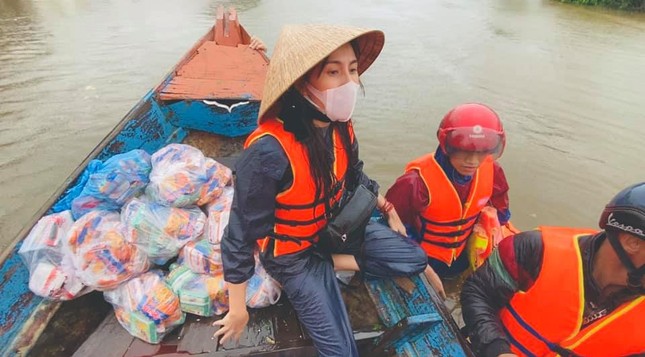 Đến lượt Thủy Tiên bị anti-fan tấn công, buồn rơi nước mắt trước nhiều lời chỉ trích ảnh 3