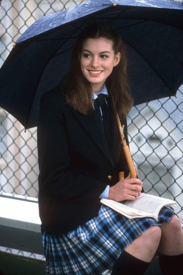 Đóng phim nào cũng tạo xu hướng thời trang, Anne Hathaway quả đúng là “nữ hoàng mặc đẹp” ảnh 3