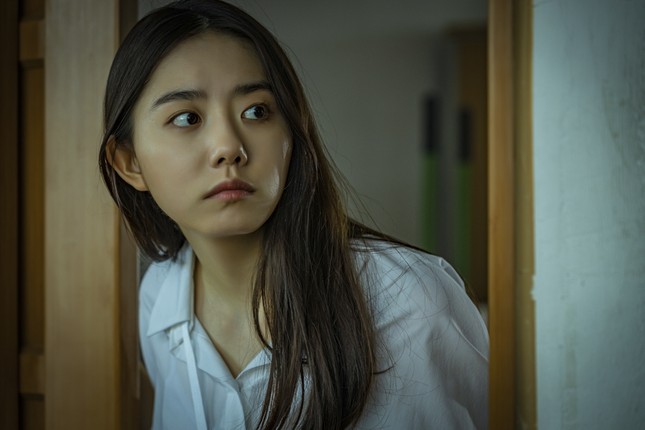 Hàng loạt sao K-pop chịu cảnh bị ám ảnh trong lớp học kinh hoàng của “Nam sinh số 11” ảnh 6