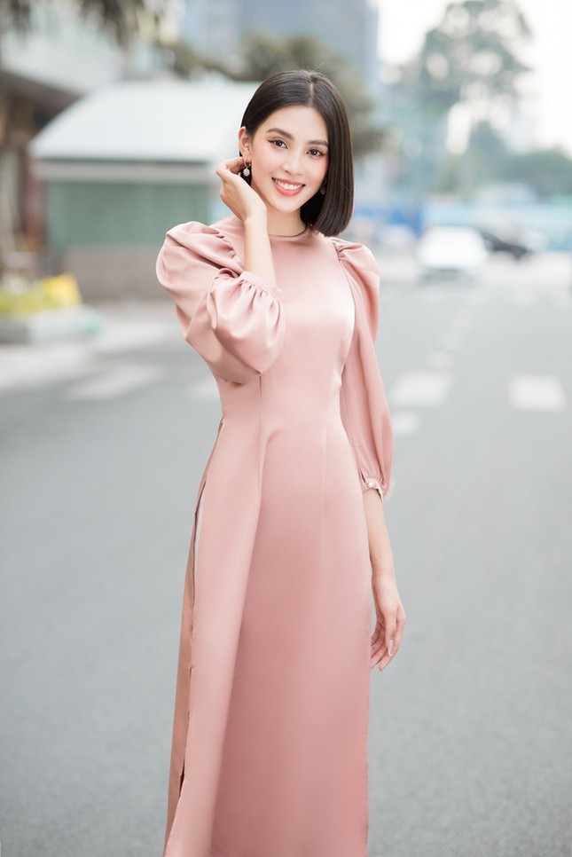 Hoa hậu Đỗ Mỹ Linh chuyển nghề thiết kế áo dài: Người đâu đã đẹp lại còn tài năng ảnh 10