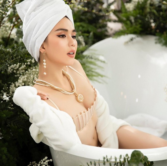 Vì lý do đặc biệt này mà bạn bè chỉ mong Ngọc Trinh càng đến muộn càng tốt ảnh 5