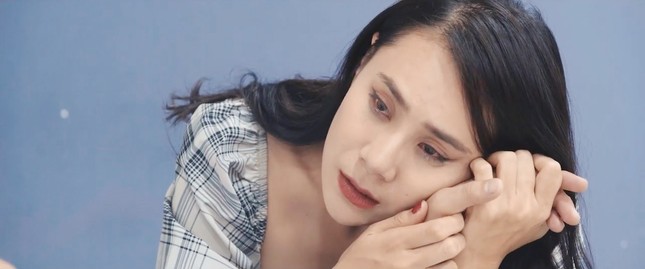 “Vương miện xương rồng“: “Nhọ” như Hồ Bích Trâm, hết bị đạo diễn chuốc thuốc lại bị lừa ảnh 13