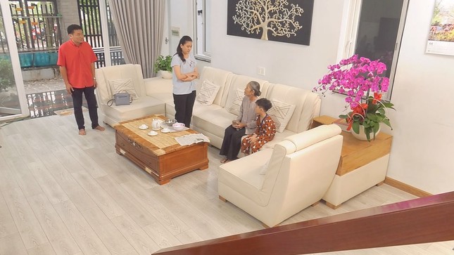 Bắt mẹ chồng ăn cơm chó, cô con dâu nhận cái kết “quả báo“ ảnh 7
