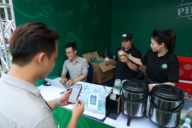 Bạn trẻ hào hứng quét QR, nhận quà tại Sóng Festival ảnh 10