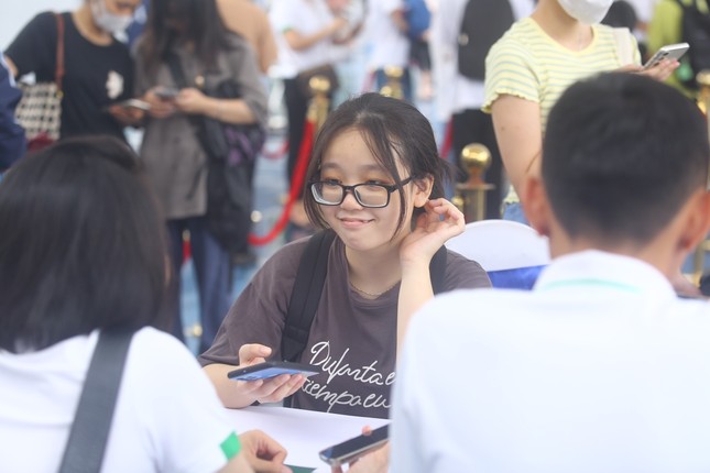 Bạn trẻ hào hứng quét QR, nhận quà tại Sóng Festival ảnh 5