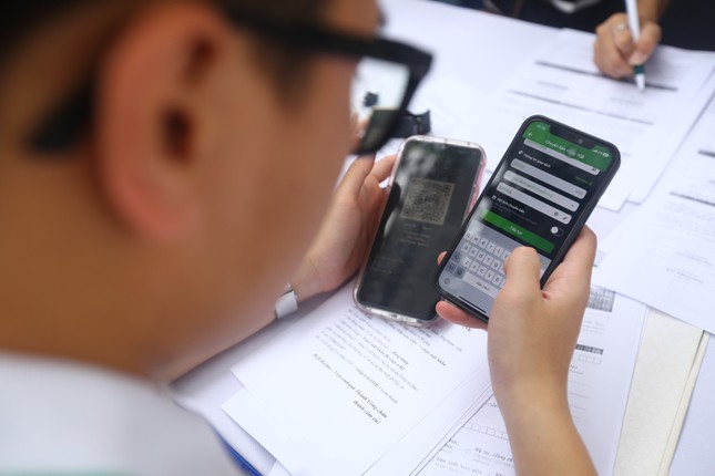 Bạn trẻ hào hứng quét QR, nhận quà tại Sóng Festival ảnh 7