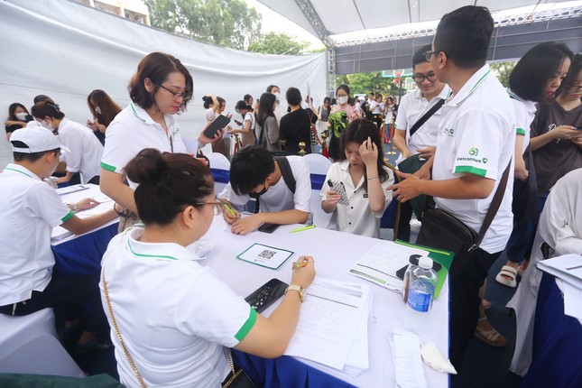 Bạn trẻ hào hứng quét QR, nhận quà tại Sóng Festival ảnh 3