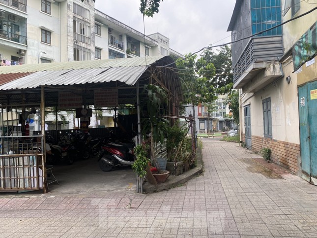 Loạt bãi xe ‘lậu’ ngang nhiên mọc ở giữa các khu dân cư ảnh 10