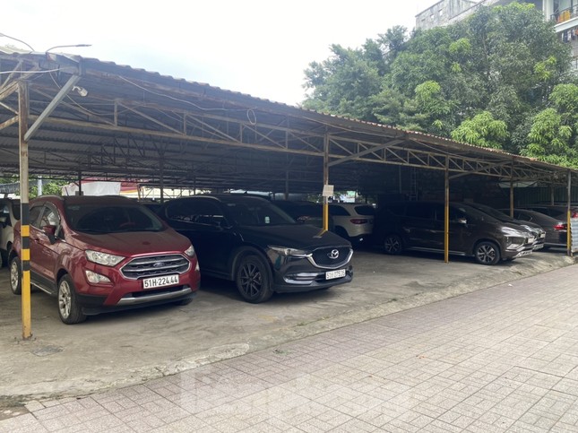 Loạt bãi xe ‘lậu’ ngang nhiên mọc ở giữa các khu dân cư ảnh 11