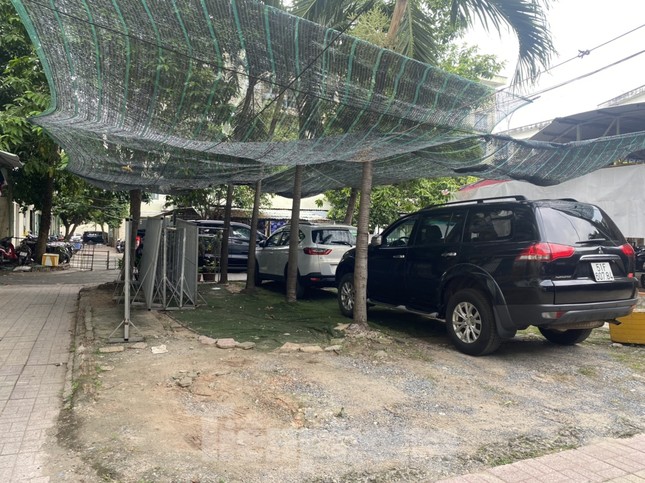 Loạt bãi xe ‘lậu’ ngang nhiên mọc ở giữa các khu dân cư ảnh 14