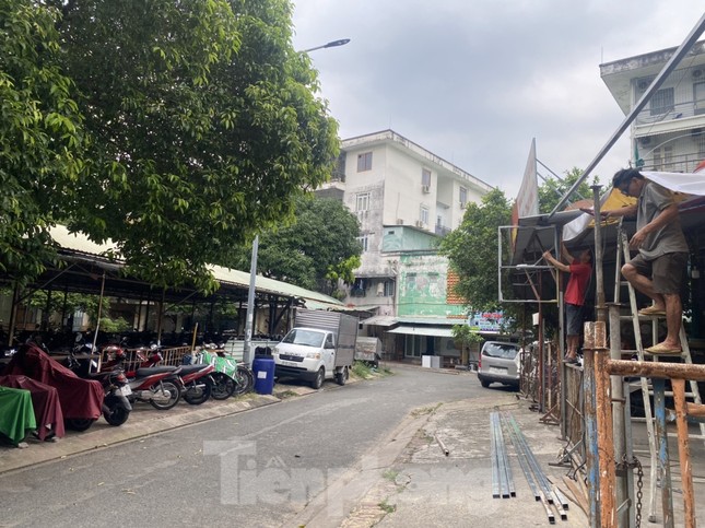Loạt bãi xe ‘lậu’ ngang nhiên mọc ở giữa các khu dân cư ảnh 16