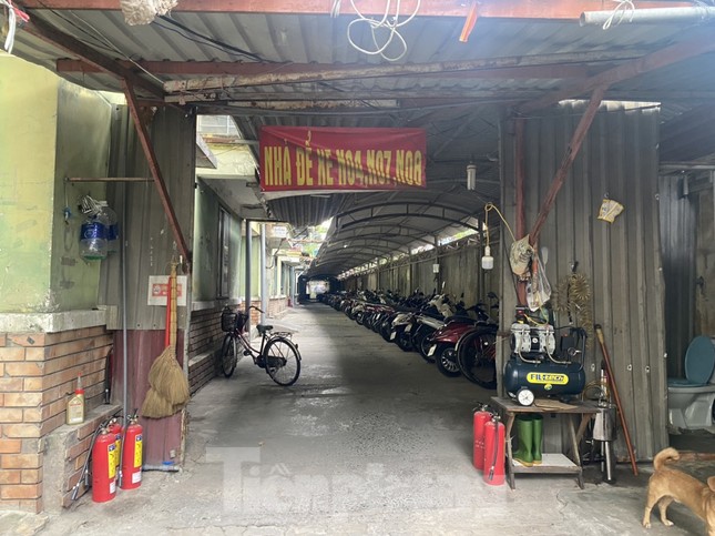 Loạt bãi xe ‘lậu’ ngang nhiên mọc ở giữa các khu dân cư ảnh 8