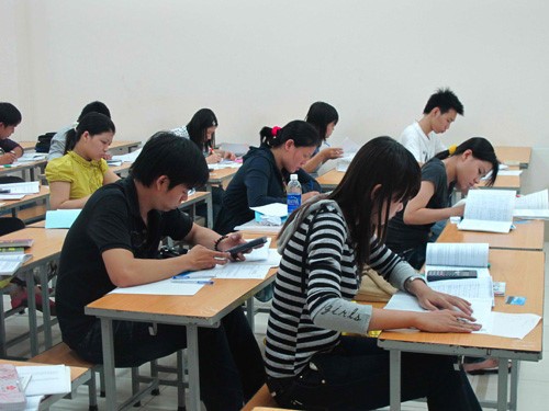 Nhiều trường đại học cấp học bổng, miễn học phí cho sinh viên vì COVID-19 ảnh 1