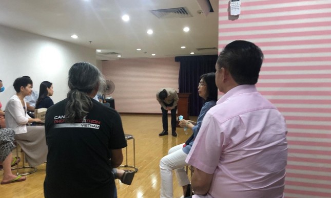 Phó Chủ tịch Đèo Cả cúi rạp người xin lỗi vì vụ rút súng giả dọa bảo vệ ảnh 1