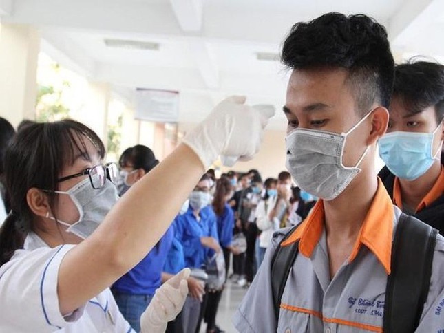 Dịch COVID-19 quay trở lại, trường đại học dạy trực tuyến ở năm học mới ảnh 2