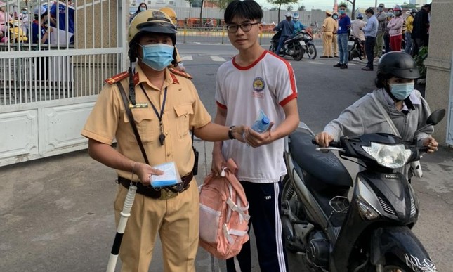 Công an TP. HCM đồng hành với thí sinh thi tốt nghiệp THPT 2020 ảnh 1