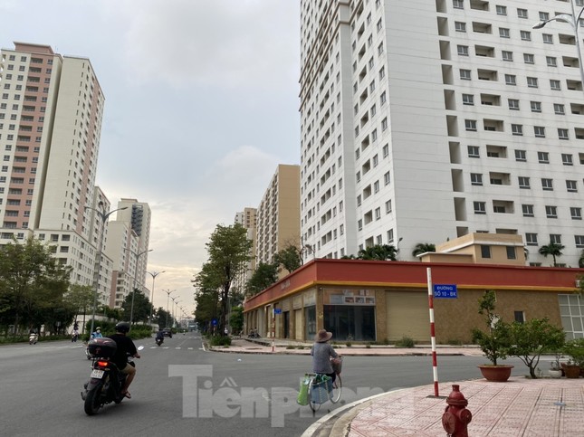 Xót xa chục ngàn căn hộ tái định cư bỏ không lãng phí ở Sài Gòn ảnh 1