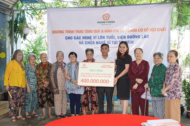 Tập đoàn Hưng Thịnh mang yêu thương đến Viện Dưỡng lão nghệ sĩ và Chùa Nghệ sĩ TPHCM ảnh 1