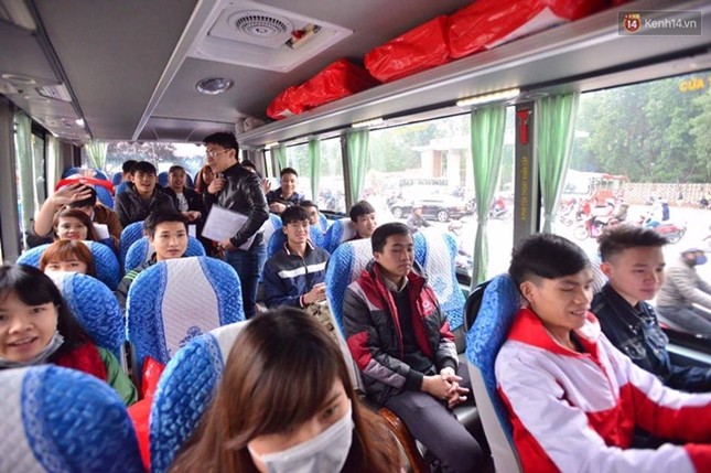 Thêm nhiều trường đại học tặng vé xe về Tết cho sinh viên ảnh 2