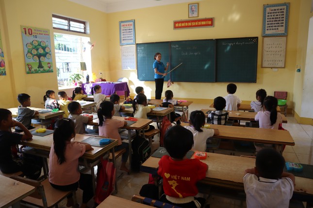 Một tuần sau mưa lũ, hàng trăm học sinh vẫn chưa thể tới trường ảnh 4
