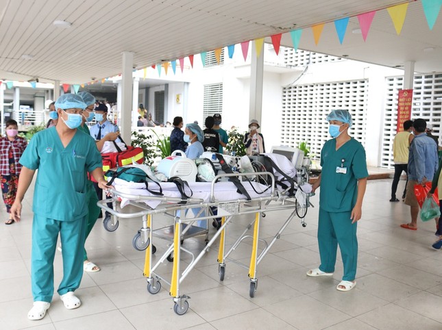 Bệnh viện Chợ Rẫy dồn toàn lực cứu chữa bệnh nhân phi công ảnh 2