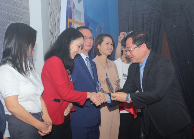 Trân quý các bạn sinh viên không đầu hàng nghịch cảnh ảnh 6