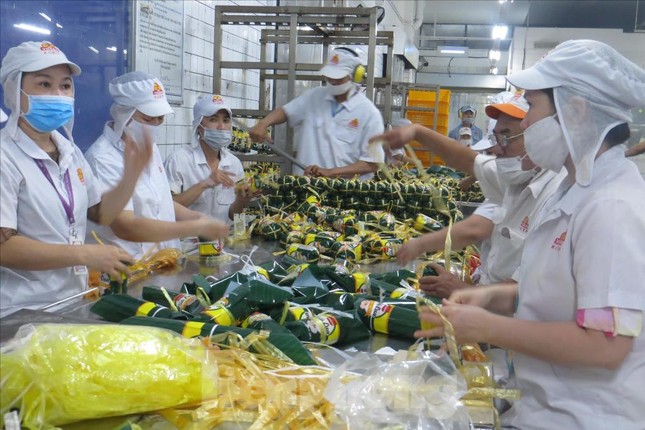 Doanh nghiệp tăng sản xuất khi nhiều người không về quê ăn Tết ảnh 2